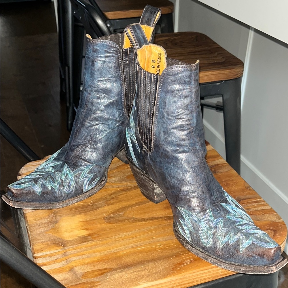 Old Gringo Blue Ankle Boots featuring Embroidered Design. Size 8